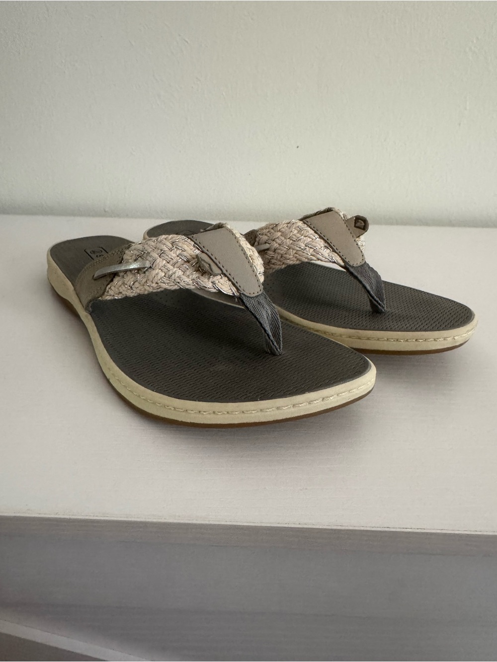 Sperry Braided Beige and Gray Thong Sandals